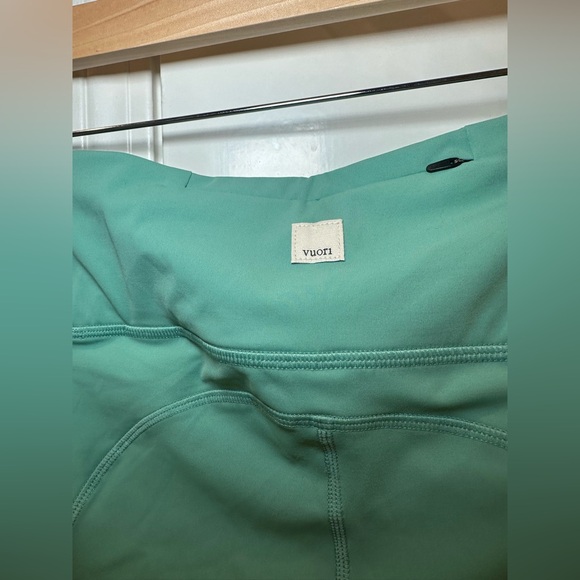 NWT Vuori Stride Leggings in Basil Green Size Medium - Picture 7 of 8